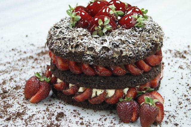 pastel chocolate y fresas y recetas fáciles de chocolate en 10 minutos (o un poco más)